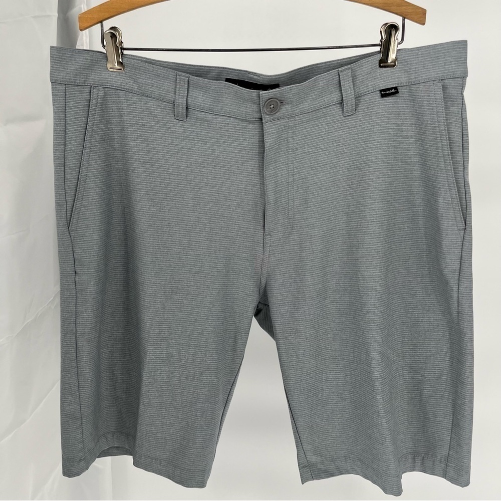 Travis Mathew Mens Sand Harbor Shorts Size 38 Micro Striped Fabric Grey